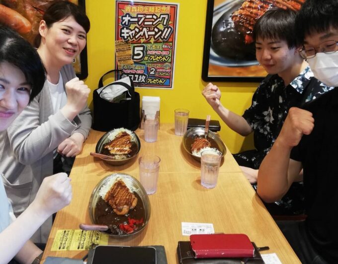 《続報有》【開店情報】 #ゴーゴーカレー 八戸パーク店、いよいよ7/5(月)オープン!……の前に、とっておきの情報をご案内♪ 【プレオープン取材編】 #青森初進出 表紙