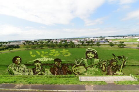 #田んぼアート って、#田舎館 だけじゃない!!#青森 には他もあるからね♪と思わせて……( ,,`・ω・´)ンンン? 表紙田んぼアート