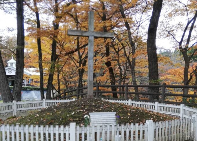 ちょっと息抜きに #新郷村 の秋。紅葉と #キリストの墓 、 #キリストップ #大石神ピラミッド など✨ 新郷表紙