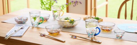 ただただキレイな #津軽びいどろ に飲み物を入れてみよう♪ 当てることが出来るかな?? びいどろ表紙